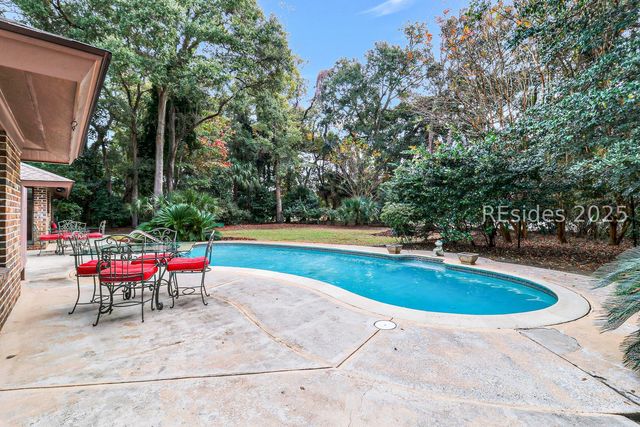 124 Coggins Point Rd, Hilton Head Island, SC 29928