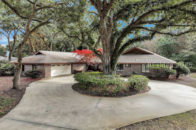 124 Coggins Point Rd, Hilton Head Island, SC 29928