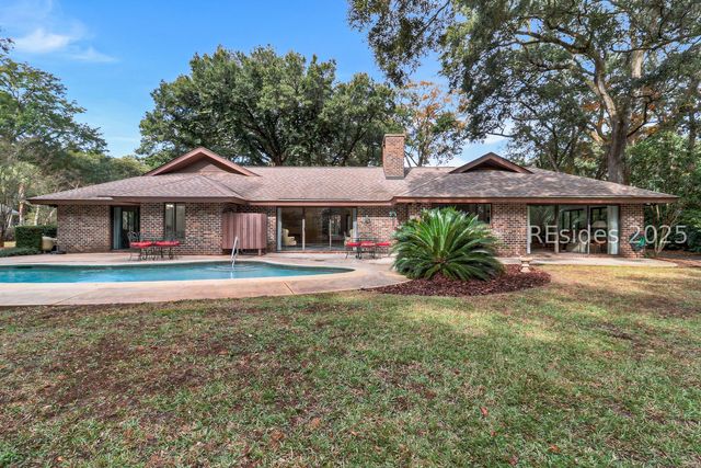 124 Coggins Point Rd, Hilton Head Island, SC 29928