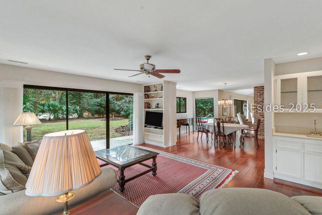 124 Coggins Point Rd, Hilton Head Island, SC 29928