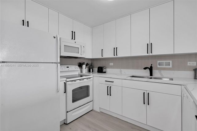 2301 Collins Avenue 542, Miami Beach, FL 33139