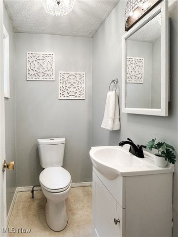 805 Warren Avenue, Belpre, OH 45714