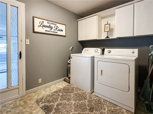 805 Warren Avenue, Belpre, OH 45714