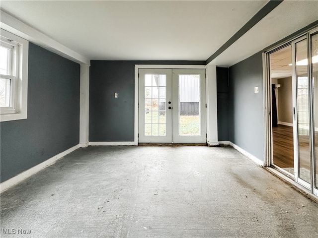 805 Warren Avenue, Belpre, OH 45714