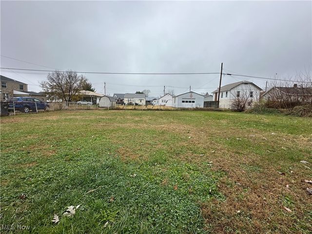 805 Warren Avenue, Belpre, OH 45714