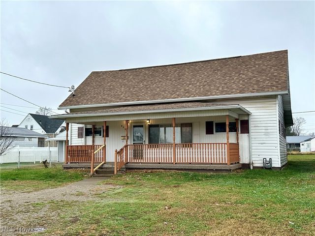 805 Warren Avenue, Belpre, OH 45714