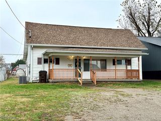 805 Warren Avenue, Belpre, OH 45714