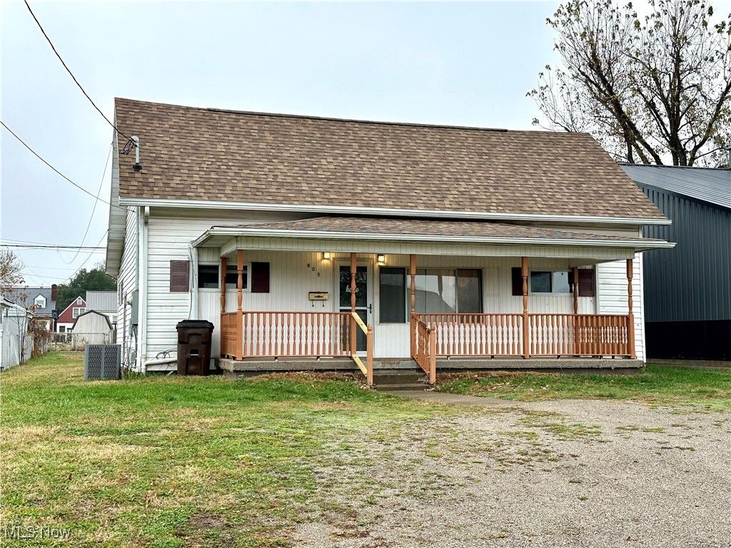 805 Warren Avenue, Belpre, OH 45714