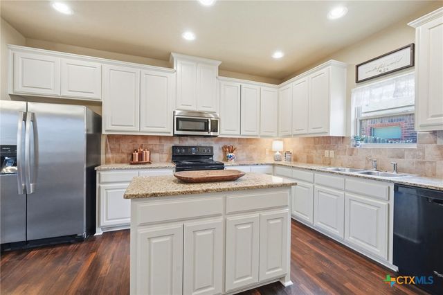 225 Greenway Drive, Seguin, TX 78155