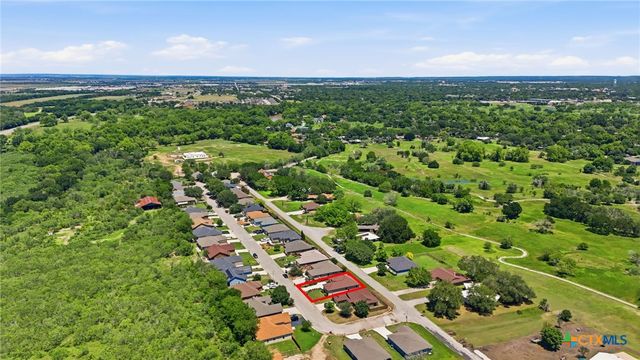 225 Greenway Drive, Seguin, TX 78155