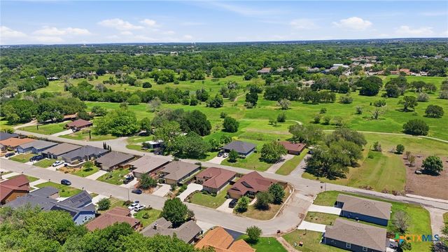 225 Greenway Drive, Seguin, TX 78155
