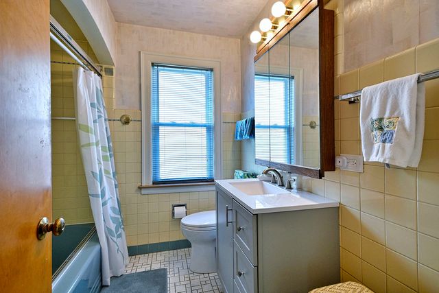 7637 W Armitage Avenue, Elmwood Park, IL 60707