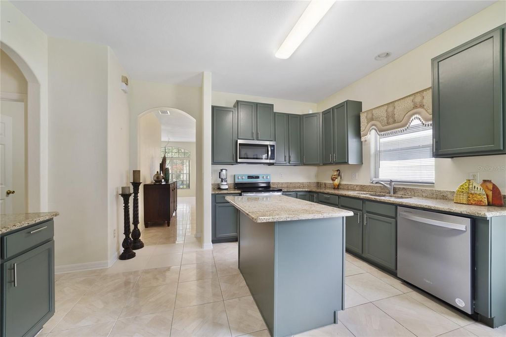 Image 2 of property listing at 8376 PORT LANCASHIRE DRIVE, Orlando, FL 32829