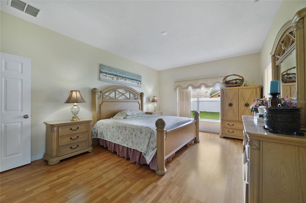 Image 18 of property listing at 8376 PORT LANCASHIRE DRIVE, Orlando, FL 32829
