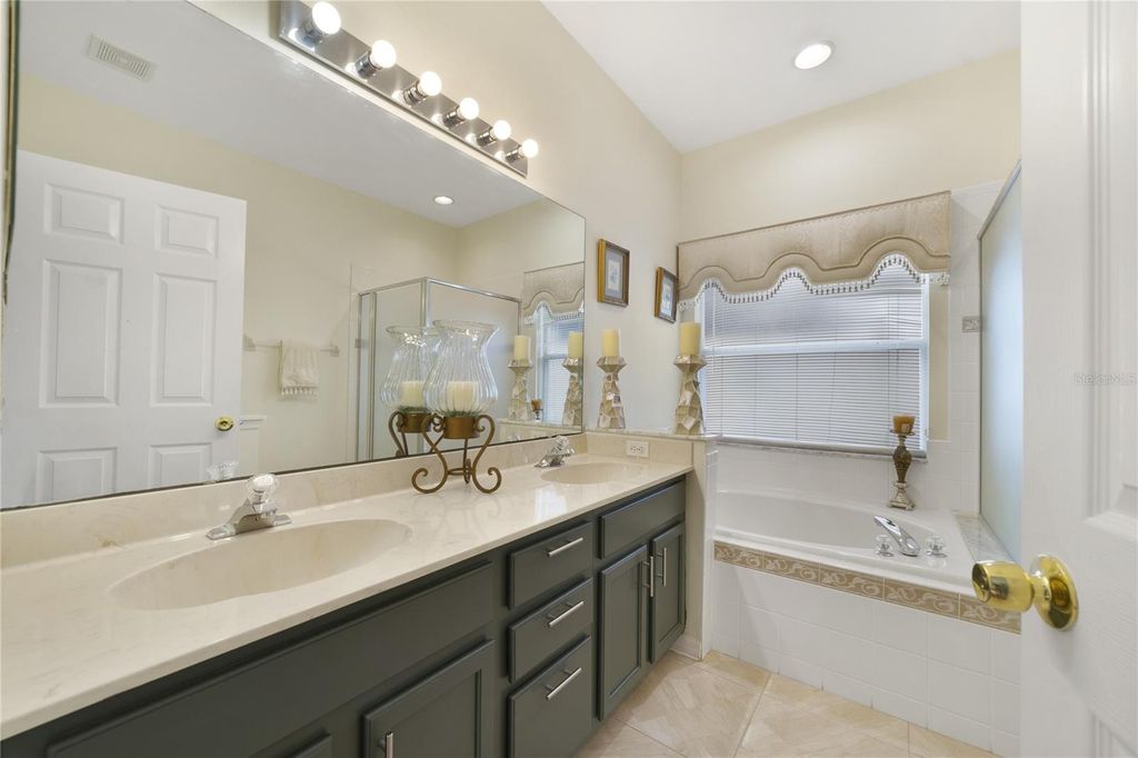 Image 20 of property listing at 8376 PORT LANCASHIRE DRIVE, Orlando, FL 32829
