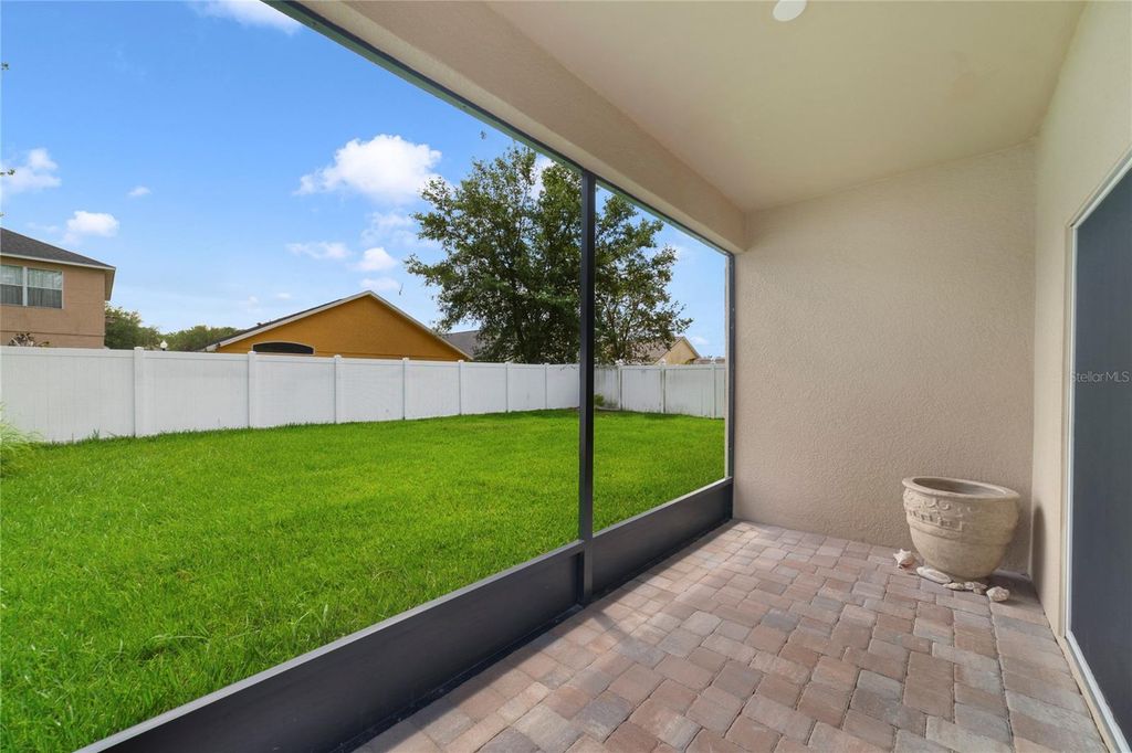 Image 3 of property listing at 8376 PORT LANCASHIRE DRIVE, Orlando, FL 32829