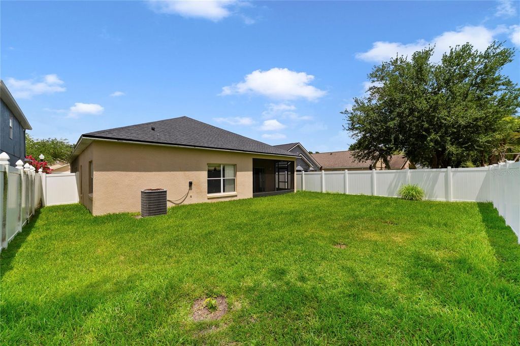 Image 24 of property listing at 8376 PORT LANCASHIRE DRIVE, Orlando, FL 32829