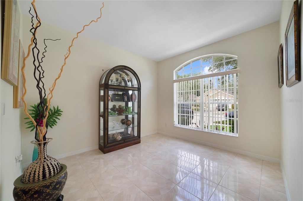 Image 5 of property listing at 8376 PORT LANCASHIRE DRIVE, Orlando, FL 32829