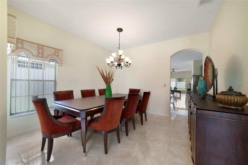Image 7 of property listing at 8376 PORT LANCASHIRE DRIVE, Orlando, FL 32829