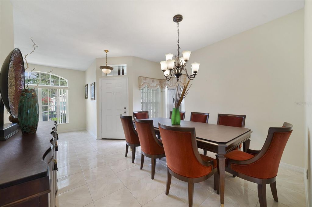 Image 8 of property listing at 8376 PORT LANCASHIRE DRIVE, Orlando, FL 32829