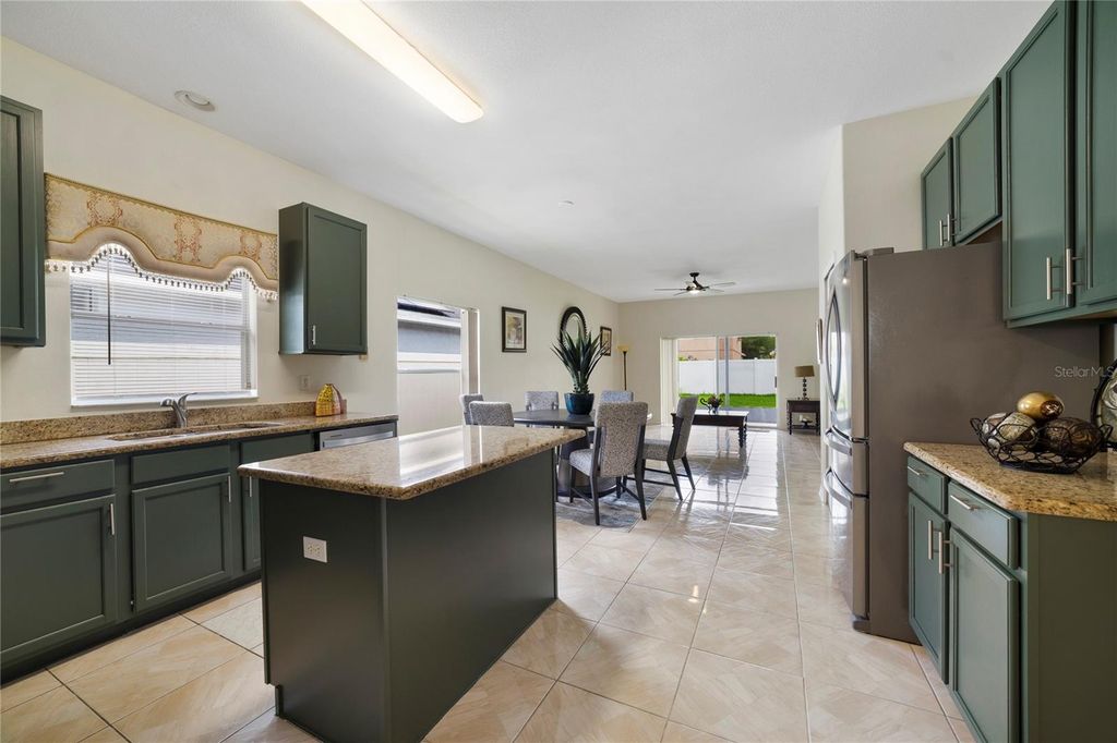 Image 9 of property listing at 8376 PORT LANCASHIRE DRIVE, Orlando, FL 32829