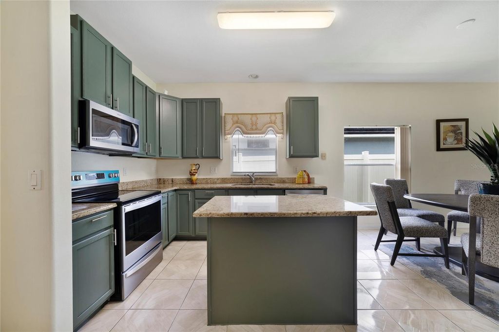 Image 10 of property listing at 8376 PORT LANCASHIRE DRIVE, Orlando, FL 32829