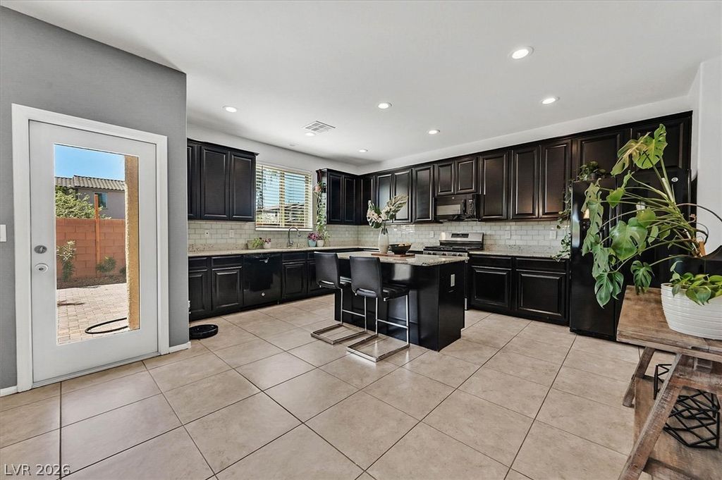 Image 7 of property listing at 10750 Brewster Bay Street, Las Vegas, NV 89179