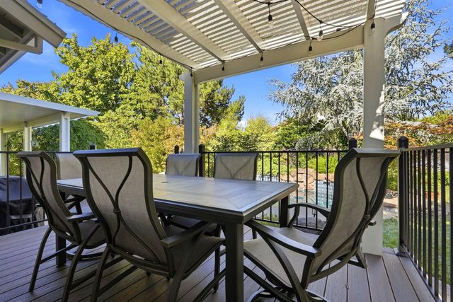 8804 Bradbury Ct, Elk Grove, CA 95624