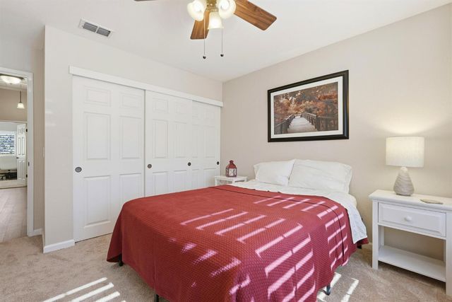8804 Bradbury Ct, Elk Grove, CA 95624