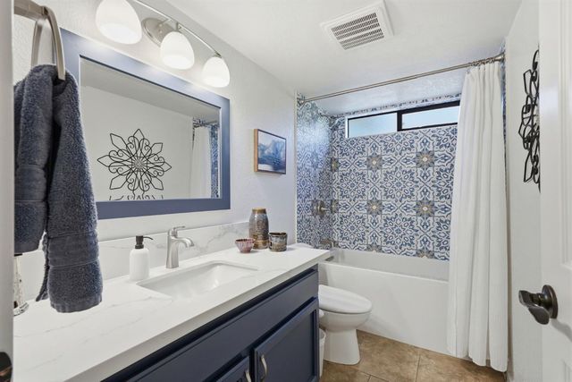 8804 Bradbury Ct, Elk Grove, CA 95624