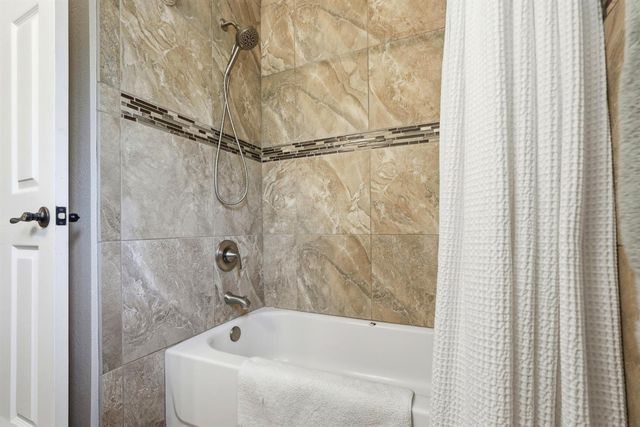 8804 Bradbury Ct, Elk Grove, CA 95624