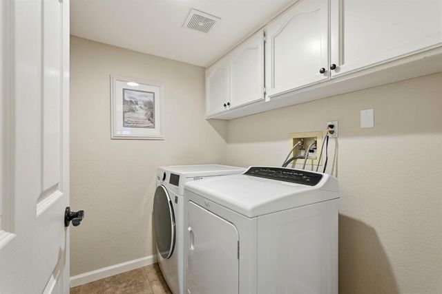 8804 Bradbury Ct, Elk Grove, CA 95624