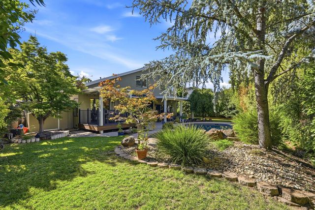 8804 Bradbury Ct, Elk Grove, CA 95624