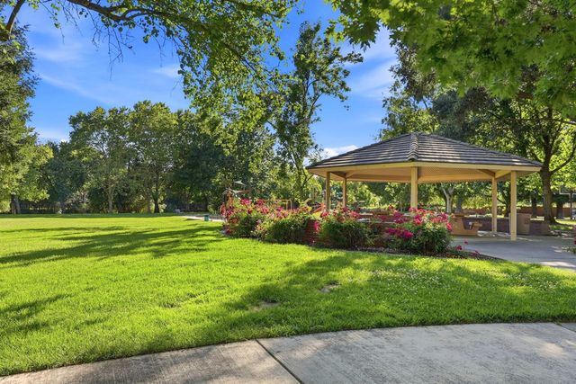 8804 Bradbury Ct, Elk Grove, CA 95624