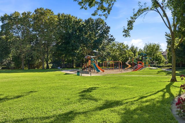 8804 Bradbury Ct, Elk Grove, CA 95624