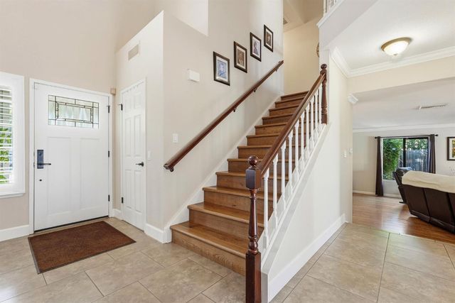 8804 Bradbury Ct, Elk Grove, CA 95624