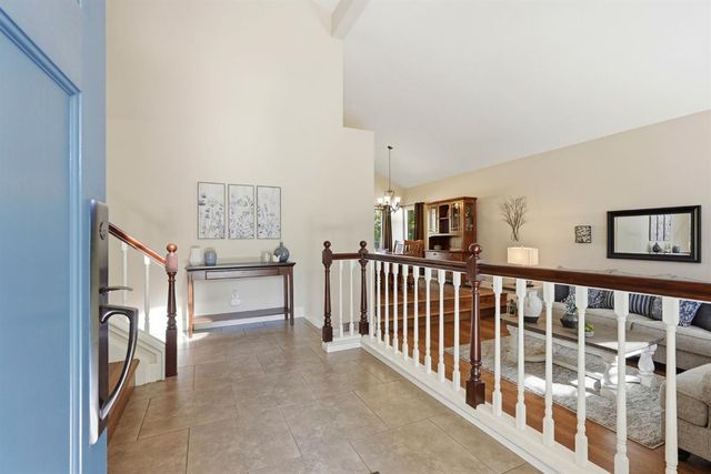 8804 Bradbury Ct, Elk Grove, CA 95624