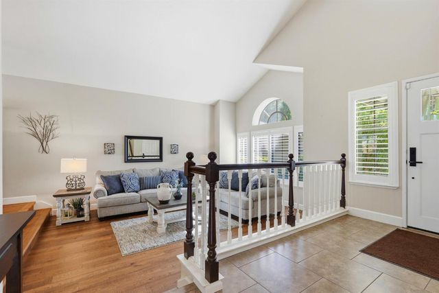 8804 Bradbury Ct, Elk Grove, CA 95624