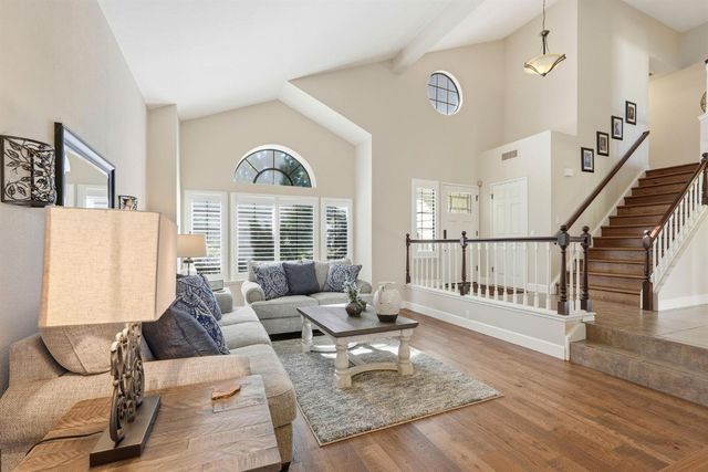 8804 Bradbury Ct, Elk Grove, CA 95624