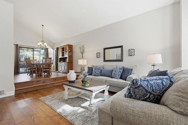 8804 Bradbury Ct, Elk Grove, CA 95624