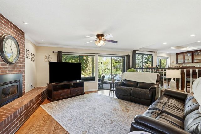 8804 Bradbury Ct, Elk Grove, CA 95624