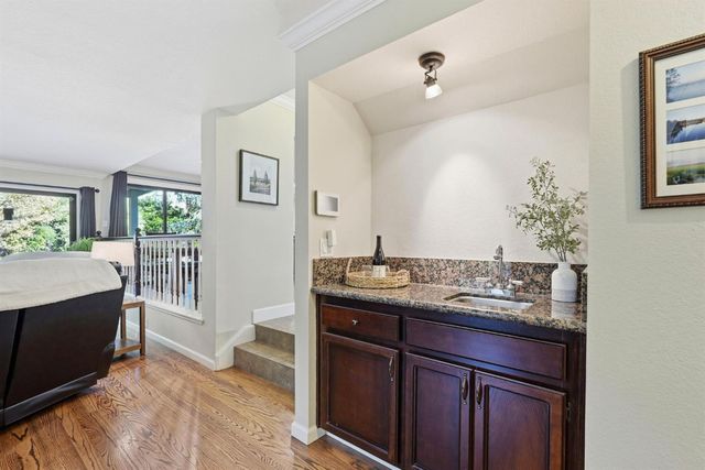 8804 Bradbury Ct, Elk Grove, CA 95624