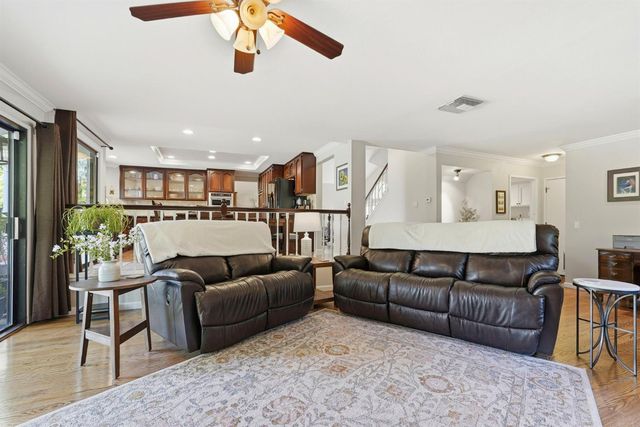 8804 Bradbury Ct, Elk Grove, CA 95624