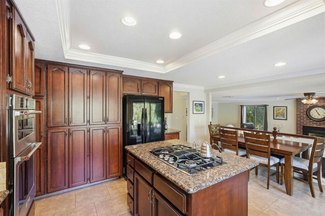 8804 Bradbury Ct, Elk Grove, CA 95624