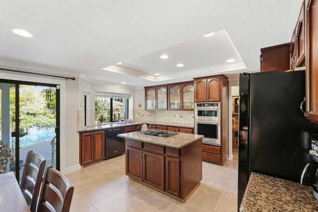8804 Bradbury Ct, Elk Grove, CA 95624