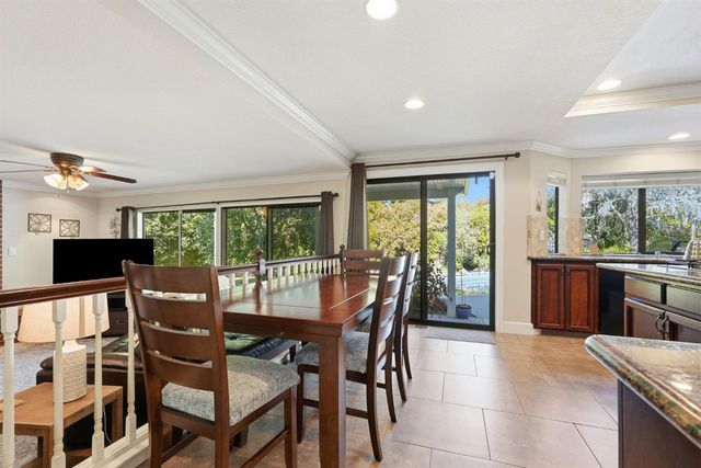 8804 Bradbury Ct, Elk Grove, CA 95624