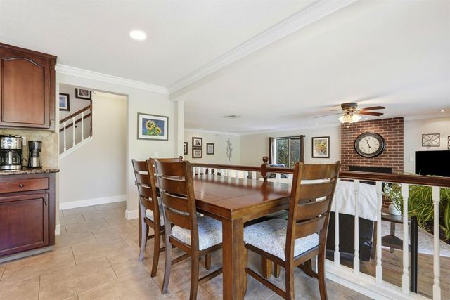 8804 Bradbury Ct, Elk Grove, CA 95624