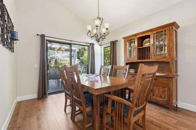 8804 Bradbury Ct, Elk Grove, CA 95624