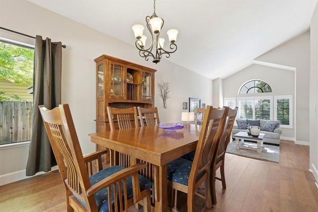 8804 Bradbury Ct, Elk Grove, CA 95624