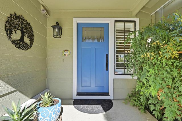 8804 Bradbury Ct, Elk Grove, CA 95624